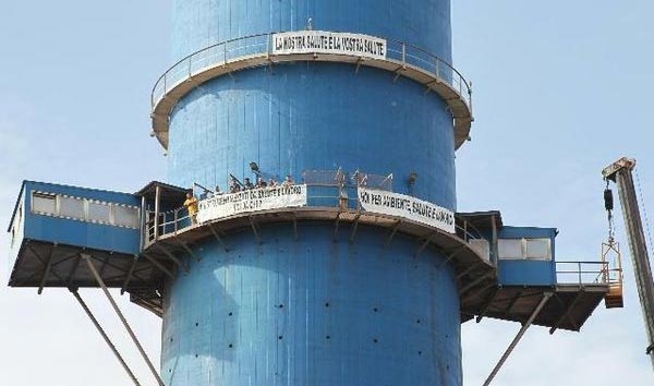 Ilva. Dal camino l’urlo della disperazione. Operai in sciopero della fame