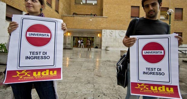 Università, al via i test. Scoppia la protesta per l’accesso ai corsi di laurea