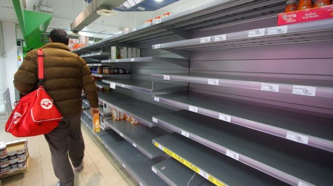 Allarme consumi. Dal 2008 100mila posti persi. Si rischia la paralisi