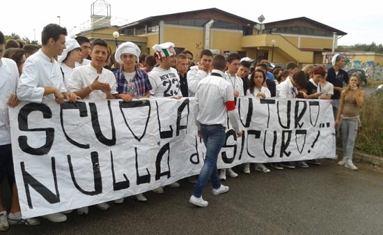 Ladispoli. La scuola c’e, ma non apre. Manca la luce