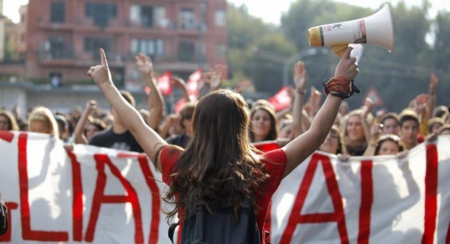 Scuola. La  rivoluzione  di Profumo non piace a sindacati e studenti