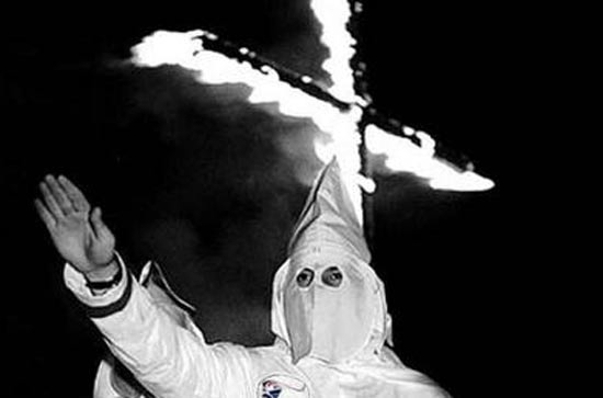 Usa. Altro che Ku Klux Klan. La ragazza di colore si è data alle fiamme da sola