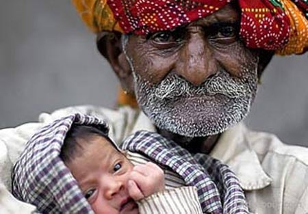 Diventa padre a 96 anni. Ecco il papà più vecchio del mondo