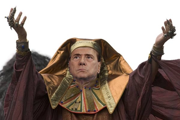 Berlusconi. Vengano a me tutti i moderati. Va bene Monti. Bersani, lascialo fuori