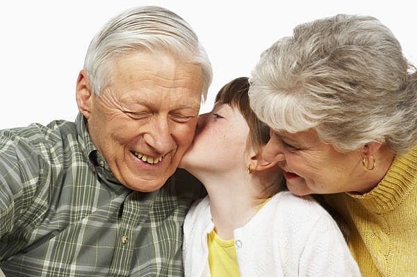 Nonni in festa. Sono 12 milioni ad occuparsi di 7 milioni di nipoti