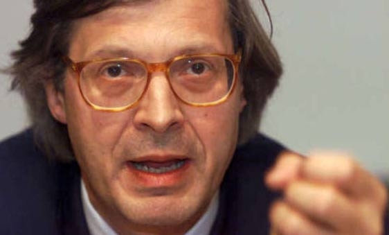Incidente a Frosinone. Vittorio Sgarbi  ferito, l’autista in gravi condizioni