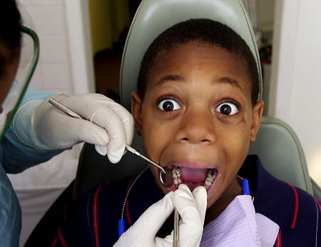 Scoperta falsa dentista. Denuciata donna ucraina
