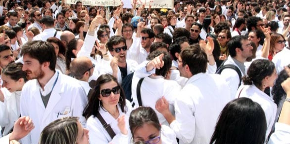 Medici. Domani in piazza con cittadini per dire che di tagli si può morire