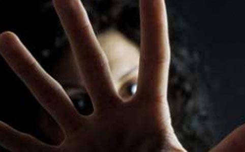 Viterbo. La denuncia di due minorenni, violentate dal branco