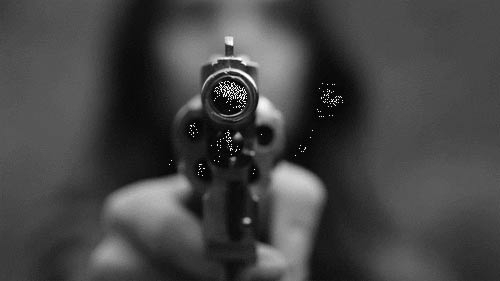 Agguato a Milano. Gambizzato con 9 colpi di pistola
