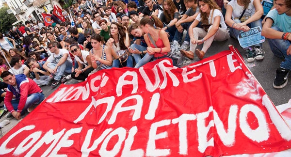 Scuola. Sciopero europeo. Scatta la protesta. LA DIRETTA