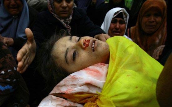 Gaza. Continuano i raid d’Israele. Uccisi nove bambini. 70 morti