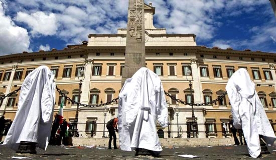 Sanità. Sindacati medici in rivolta contro Monti e la morte del SSN