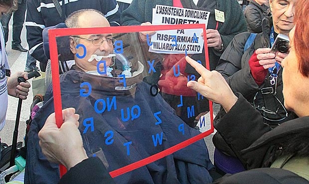 Malati Sla. Dopo la protesta i fondi raddoppieranno. Stop allo sciopero della fame