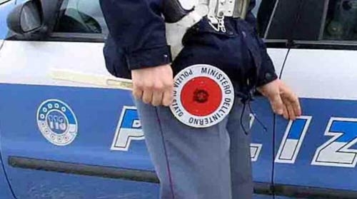 Sparatoria a Napoli. L’auto non rispetta l’alt  della Polizia. Muore un nomade