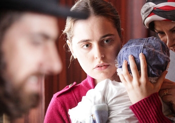 “La sposa promessa”: catalogo illustrato di una famiglia a Tel Aviv. Recensione. Trailer