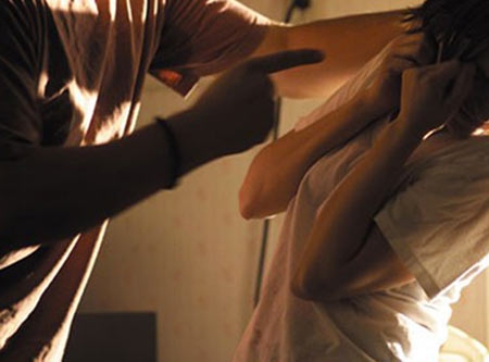 Bologna. In “delirio mistico” sevizia e schiavizza due ragazze per 15 giorni