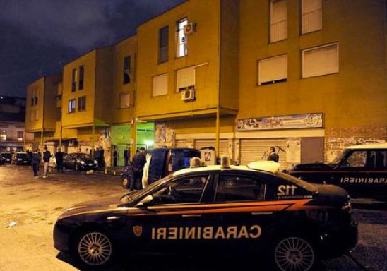 Secondigliano. Sparatoria in un bar. Ucciso un uomo