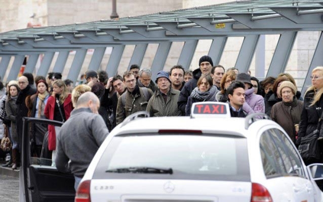 Taxi abusivi. 200 euro da Fiumicino a Roma. Scattano le denunce