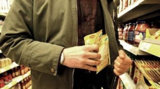 Natale. Aumenta lo shopping con furto. Rubata merce per 689 milioni
