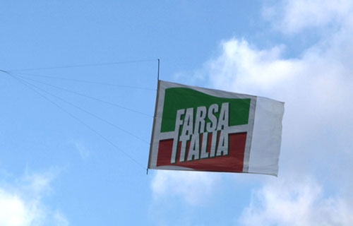 Ventinovegiorni (di resistenza). ‘Farsa Italia’ allo Spazio Menexa di Roma