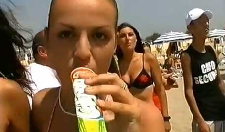 Impazza sul web il filmato della neo fidanzatina di Berlusconi. Ecco il video