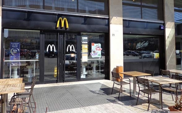 Roma. Neonato gettato nel bagno di un McDonald