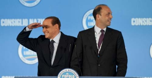 Pdl. Tornano in pista le primarie. Alfano la spunta, Berlusconi tentenna