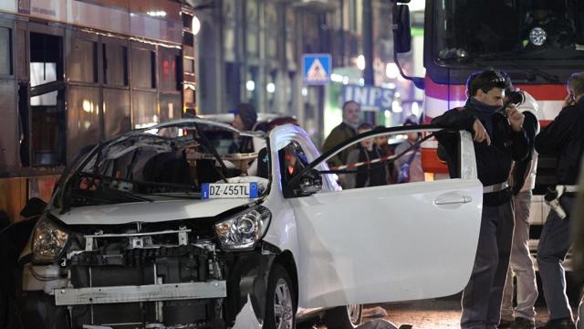 Napoli. Esplode auto che trasportava i botti di Capodanno. Due feriti gravi