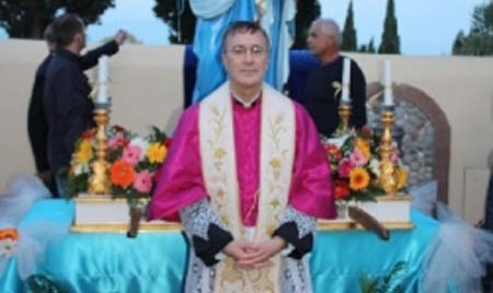 Parroco legato e picchiato a morte in canonica. Vittima di una rapina