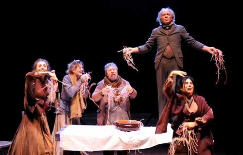 Teatro Quirino. “Miseria e nobiltà”: riduzione eclettica con divertissement. Recensione