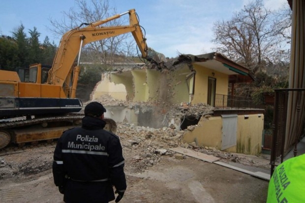 Stop abusivismo. Legambiente propone legge per demolire il cemento illegale