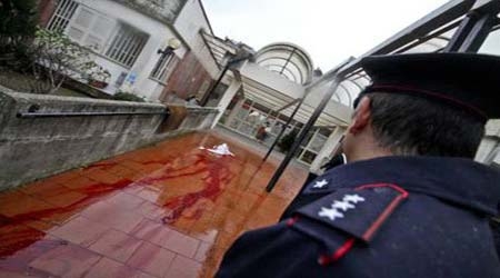 Cancellieri. Più militari  a Scampia per l’emergenza. Ma il problema non si risolve così