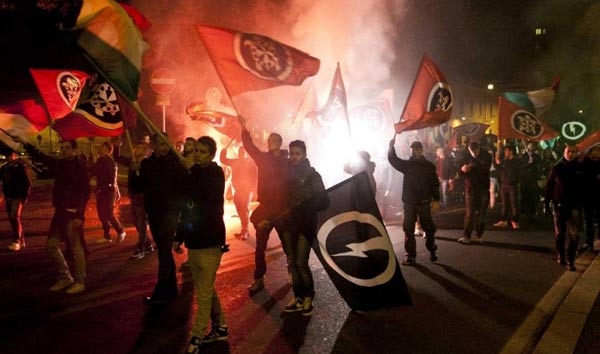 Casapound. A Napoli un riprovevole episodio. A Grillo l’antifascismo non gli compete ancora?