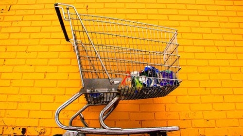 I prezzi cresciuti il doppio dei salari. Crolla il potere d’acquisto