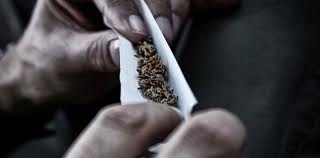 Droga.  Sentenza della Cassazione. Il consumo di gruppo non  reato