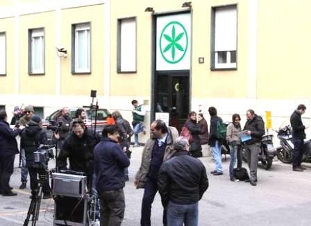Lega Nord di nuovo nella bufera. Perquisita via Bellerio. I dirigenti si trincerano dietro l’immunità