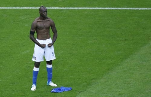 Calcio. E’ ufficiale: Balotelli è del Milan