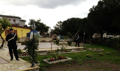 Napoli. Scoperta villa abusiva con piscina e cappella per i defunti