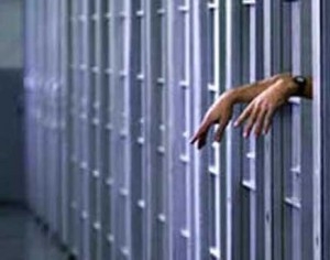 Cremona. Uccise compagna e figlia, i Pm: ergastolo per ex primario Iori