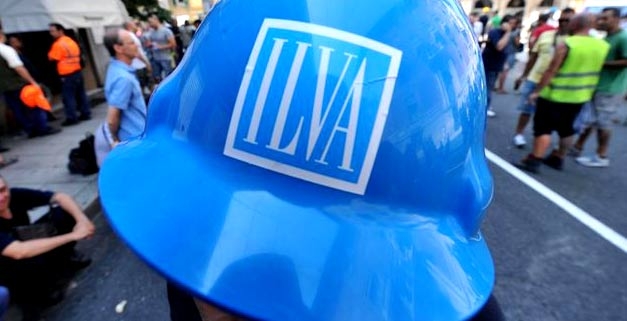 Ilva. Momenti di tensione. Operai fuori dai cancelli per la presenza di Clini
