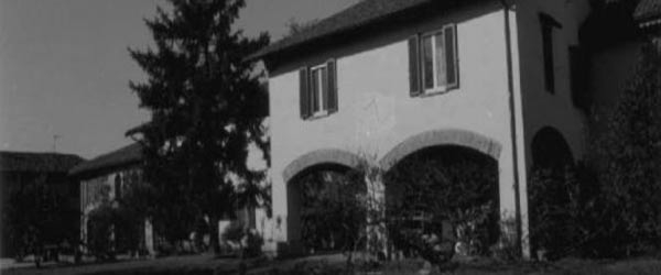 Rogo nella cascina dei presepi. Muore donna con i tre figli
