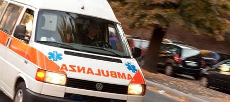 Roma. Incidente tra navetta Ama e un auto. 1 morto e 11 feriti
