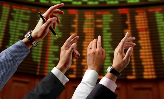 Borse europee al rialzo ma economia in contrazione. Piazza Affari alla prova del voto
