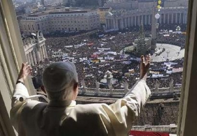 Angelus, il Papa: continuerò a servire la Chiesa