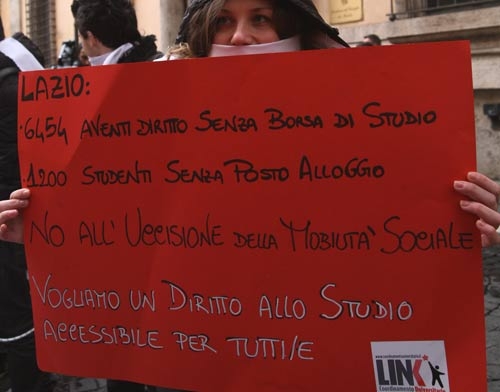 Scuola contro il Decreto Profumo. Protesta degli studenti del coordinamento Link