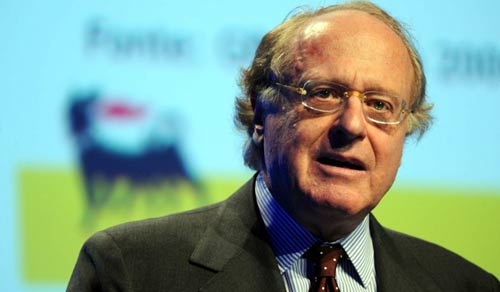 La Borsa affonda tra spread e mazzette. Indagato Scaroni (Eni)