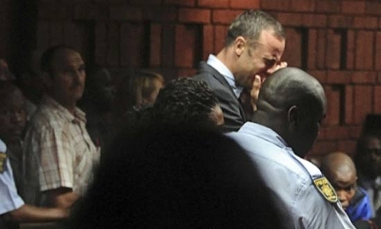 Pistorius in lacrime. L’accusa conferma, è omicidio premeditato