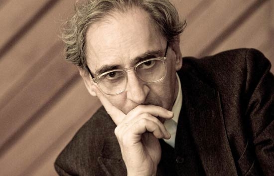 Battiato: “In Parlamento ci sono delle troie che farebbero di tutto”