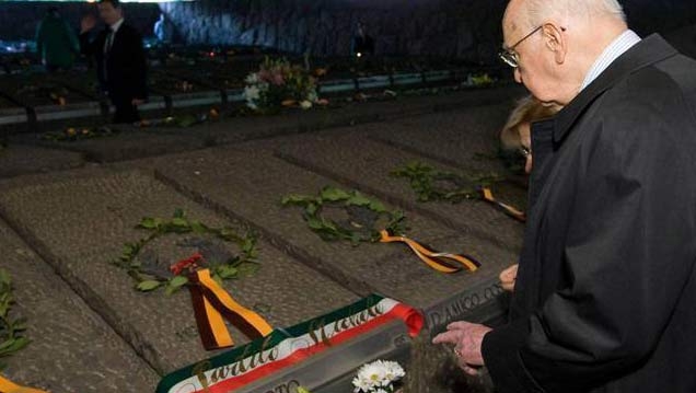 Napolitano alle Fosse Ardeatine. E’ ora di pensare all’ interesse del Paese